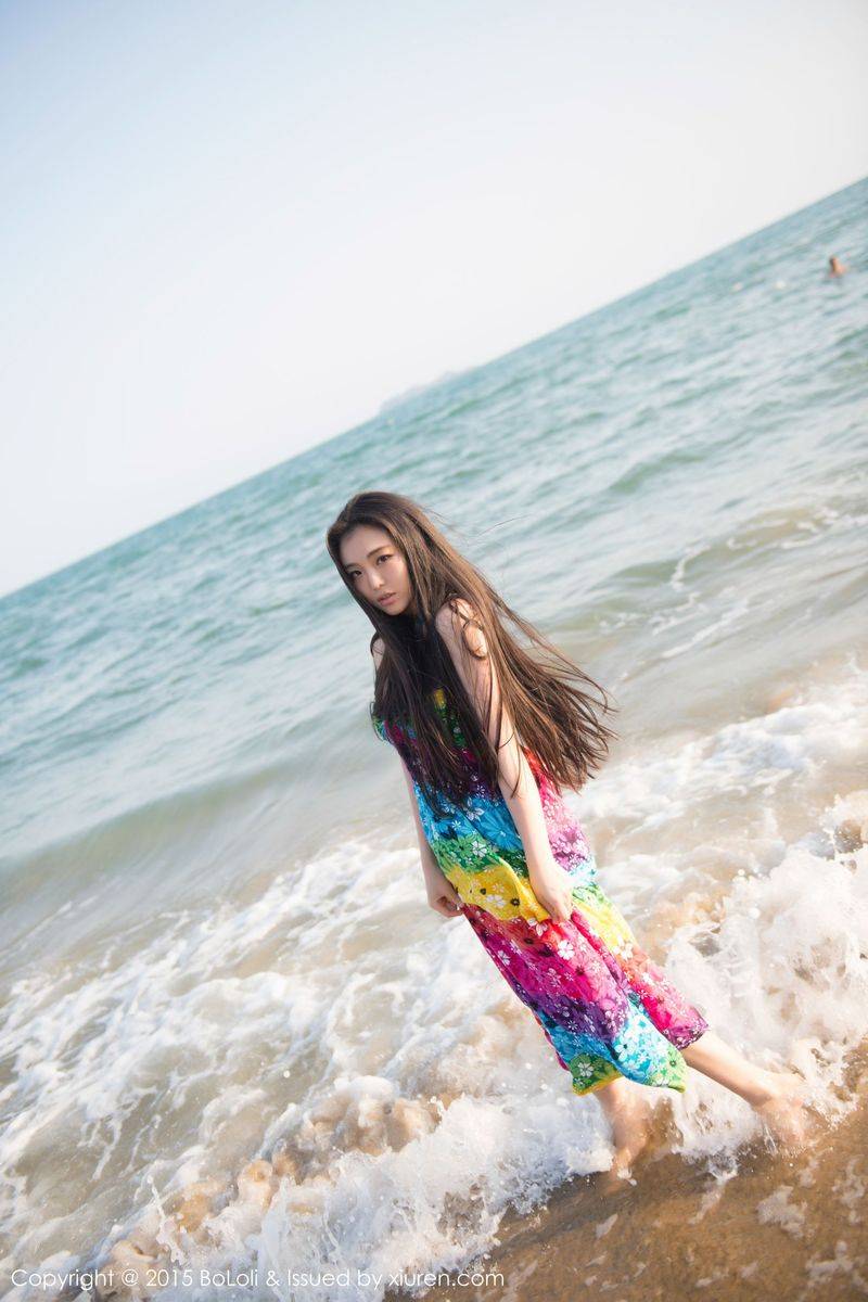 波萝社性感萌妹子许文婷Regina童颜巨乳热裤长裙三亚旅拍-33