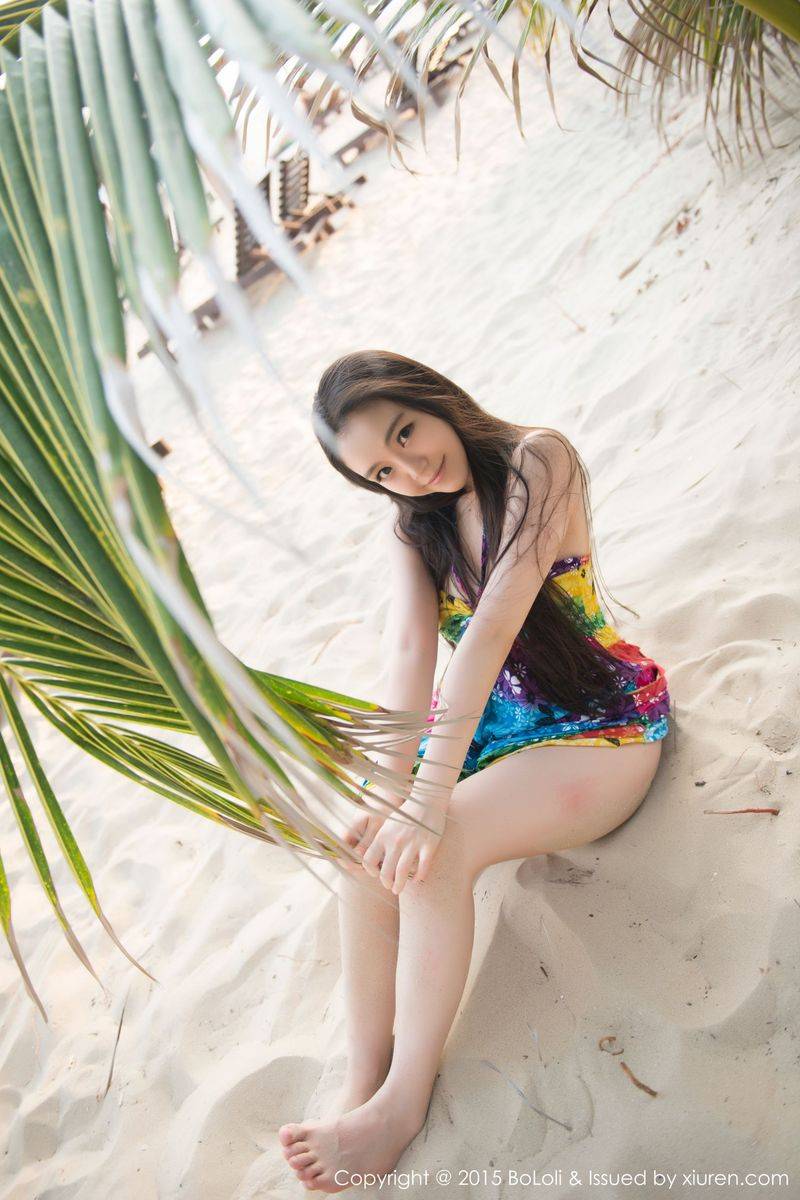 波萝社性感萌妹子许文婷Regina童颜巨乳热裤长裙三亚旅拍-40