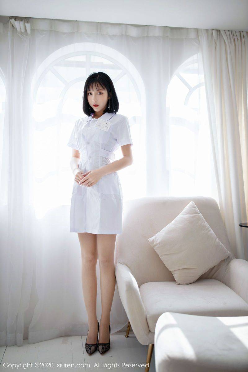 秀人网性感女神陈小喵丝袜美腿白衣小护士无内高跟鞋写真