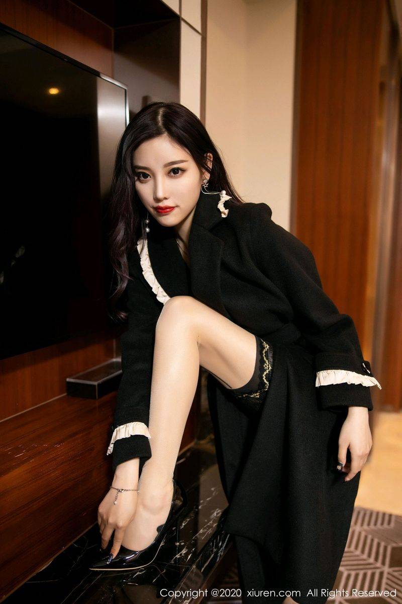 秀人网性感女神杨晨晨sugar丝袜美腿极致穿透私房魅惑写真-11