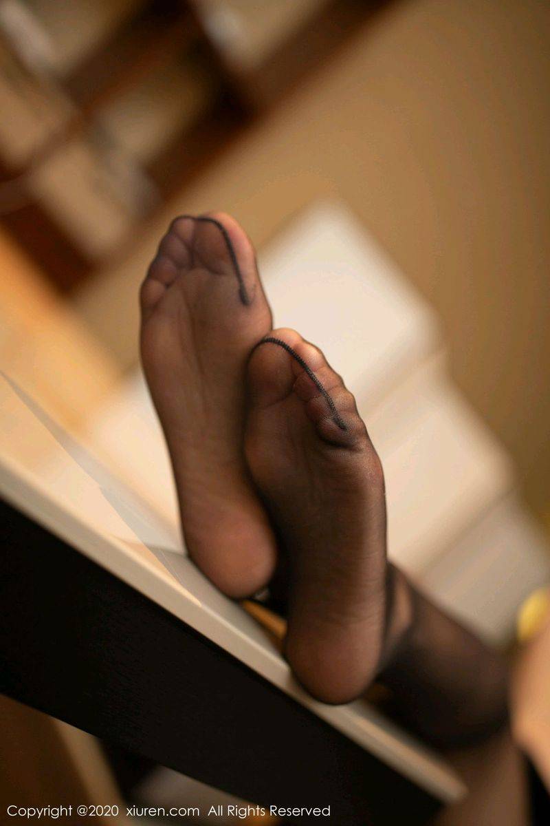 秀人网性感女神陆萱萱露肩高叉黑色晚礼裙主题迷人写真-36