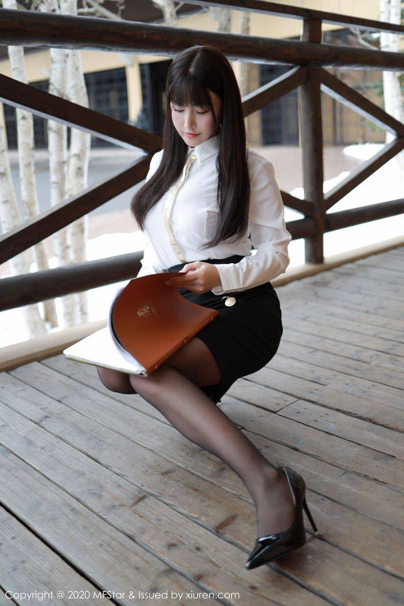 模范学院性感女神Flower朱可儿酒店客房经理日本北海道旅拍-17