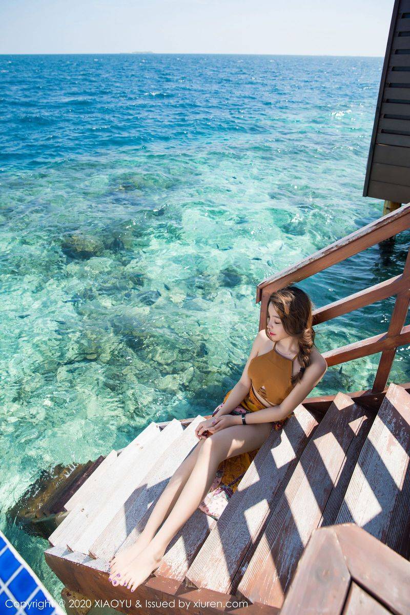 语画界性感女神芝芝Booty黑丝美腿圆润挺拔马尔代夫旅拍-63