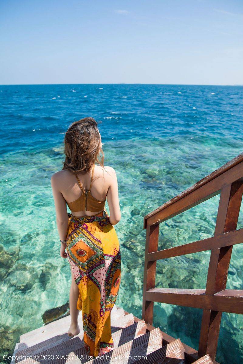 语画界性感女神芝芝Booty黑丝美腿圆润挺拔马尔代夫旅拍-64