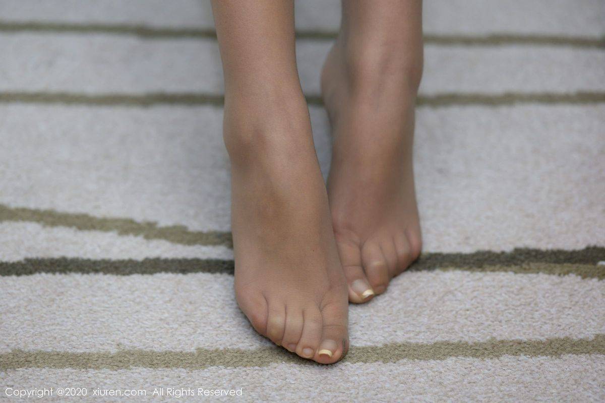 秀人网新人模特陈念灵Vickyao丝袜美腿无可挑剔首套写真-50