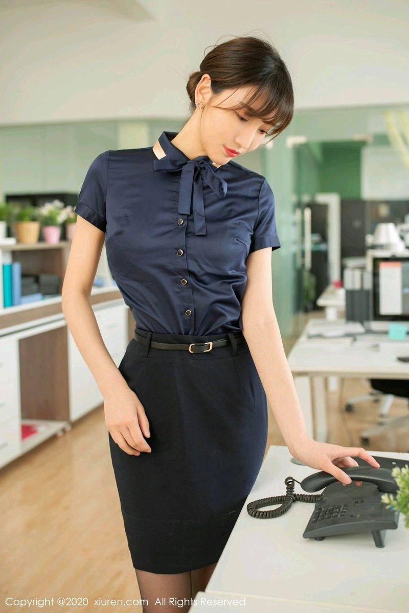 秀人网美女模特陆萱萱黑丝玉足职场OL制服诱惑美妙性感写真-87