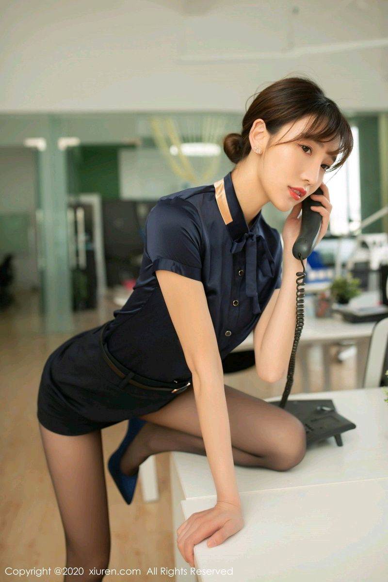 秀人网美女模特陆萱萱黑丝玉足职场OL制服诱惑美妙性感写真-90