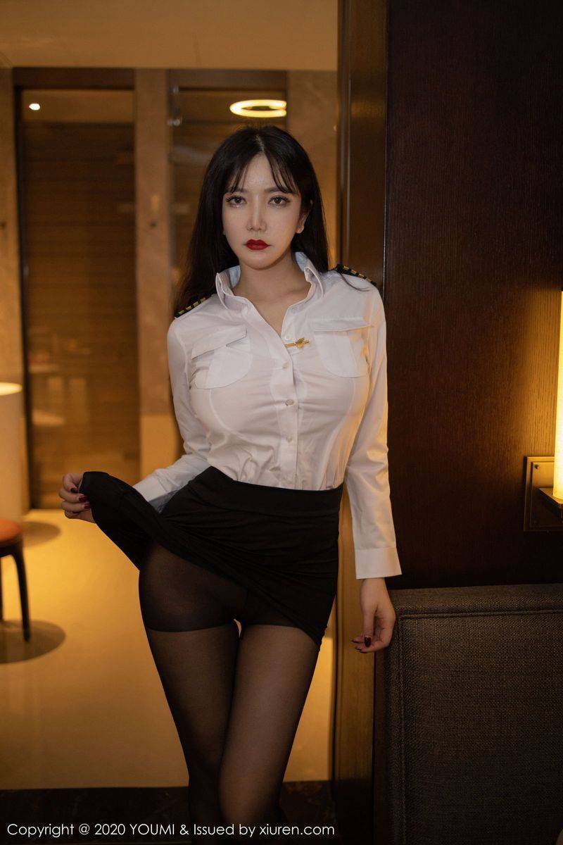 尤蜜荟美女模特心妍公主白衬衫&黑丝美腿职场OL私房写真