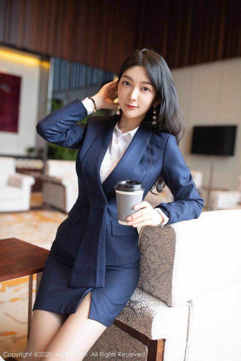 秀人网美女模特Angela小热巴酒店场景白衬衫职场OL主题写真-11