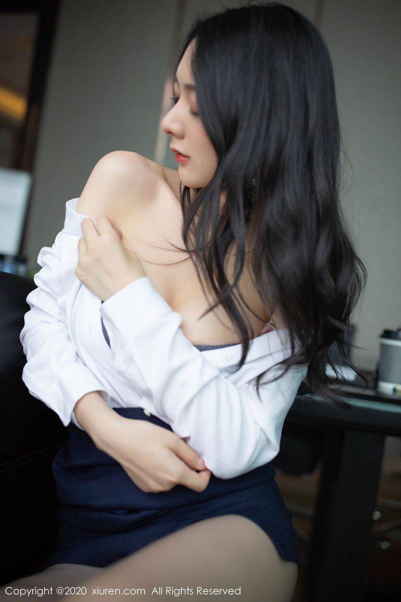 秀人网美女模特Angela小热巴酒店场景白衬衫职场OL主题写真-40