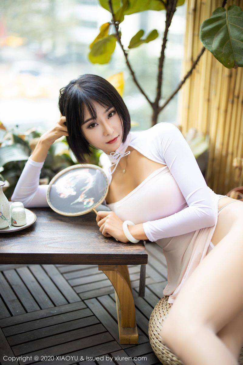 语画界美女模特刘艺蕾胧丝袜内衣与极致美腿视觉魅惑写真-16