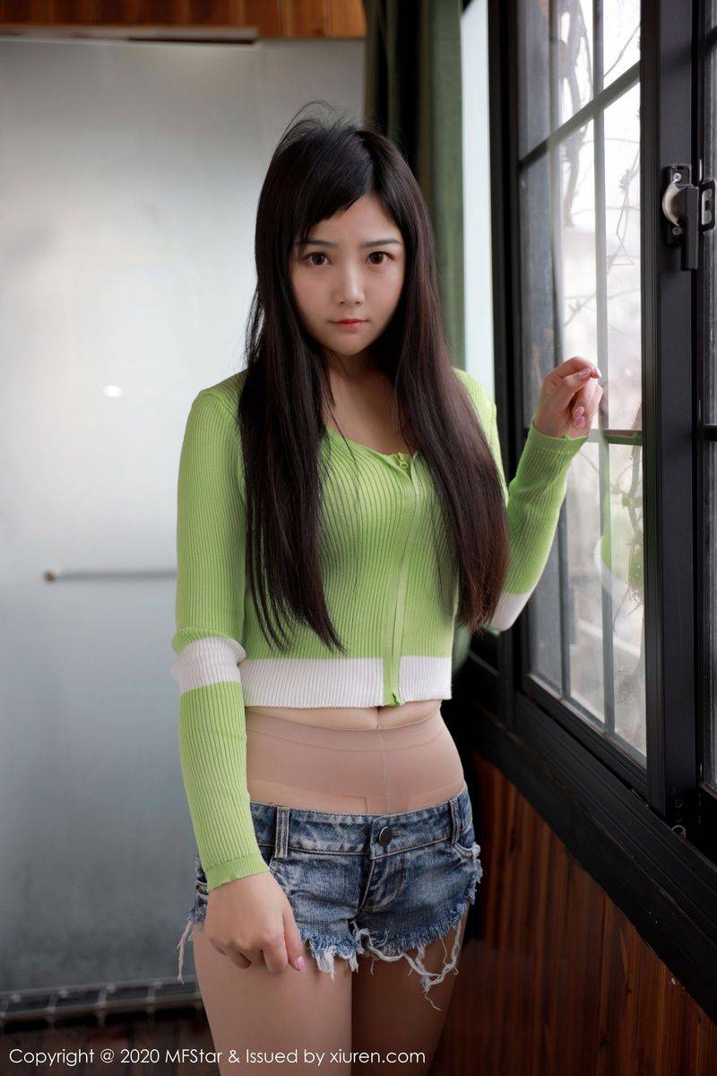 模范学院美女模特徐微微mia超短牛仔裤&朦胧丝袜性感写真