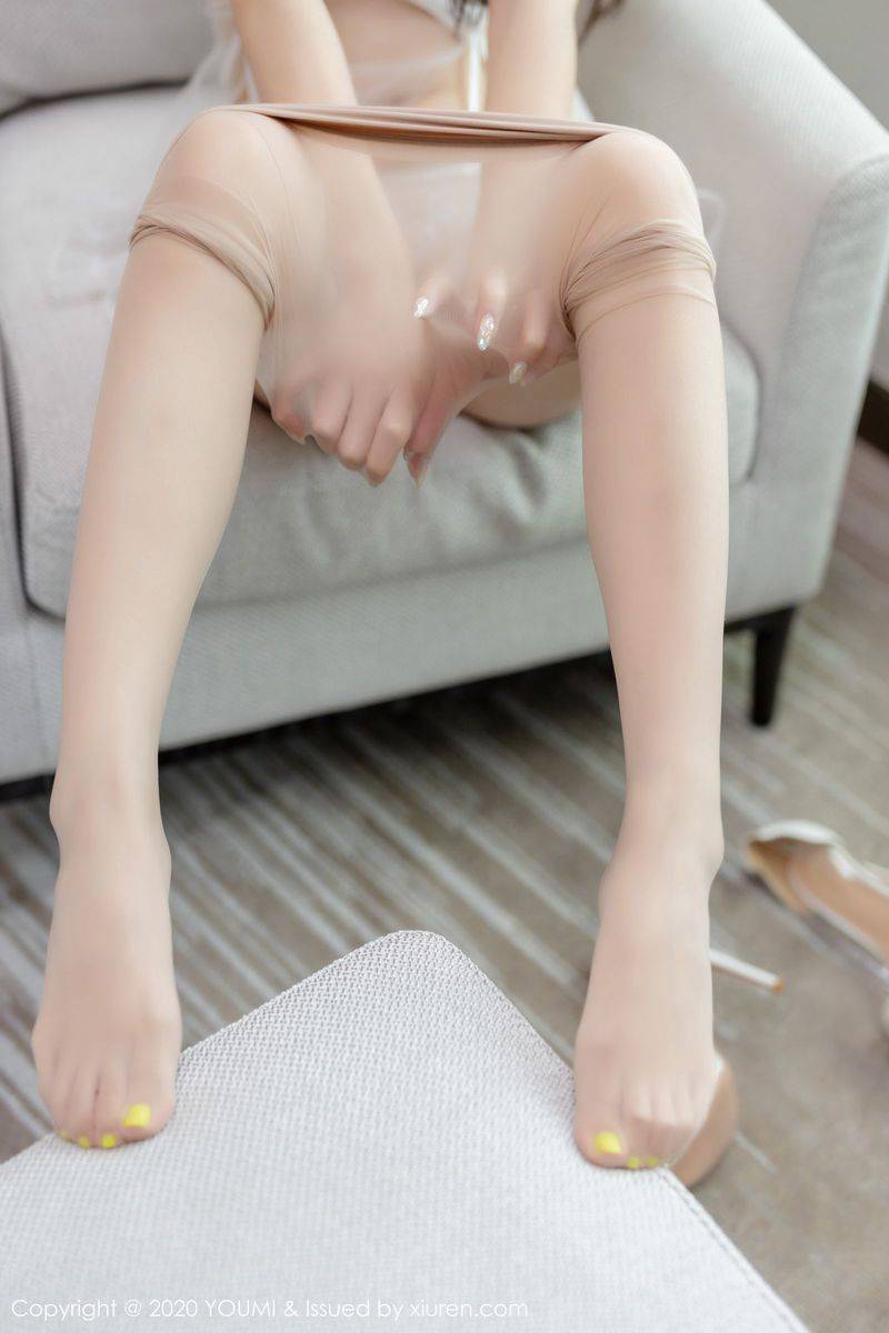 尤蜜荟性感女神周于希dummy蕾丝内衣与朦胧丝袜娇柔套图-21