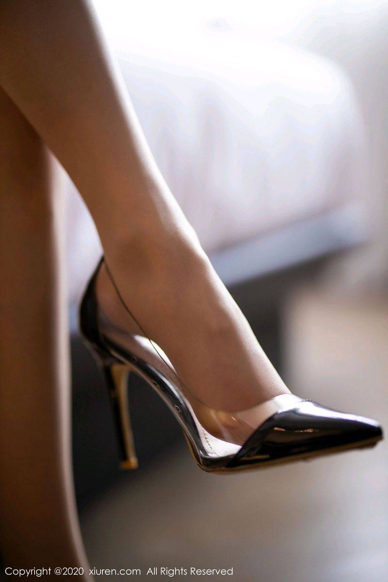 秀人网性感女神杨晨晨sugar典雅吊裙丝袜美腿娇媚风情写真-7