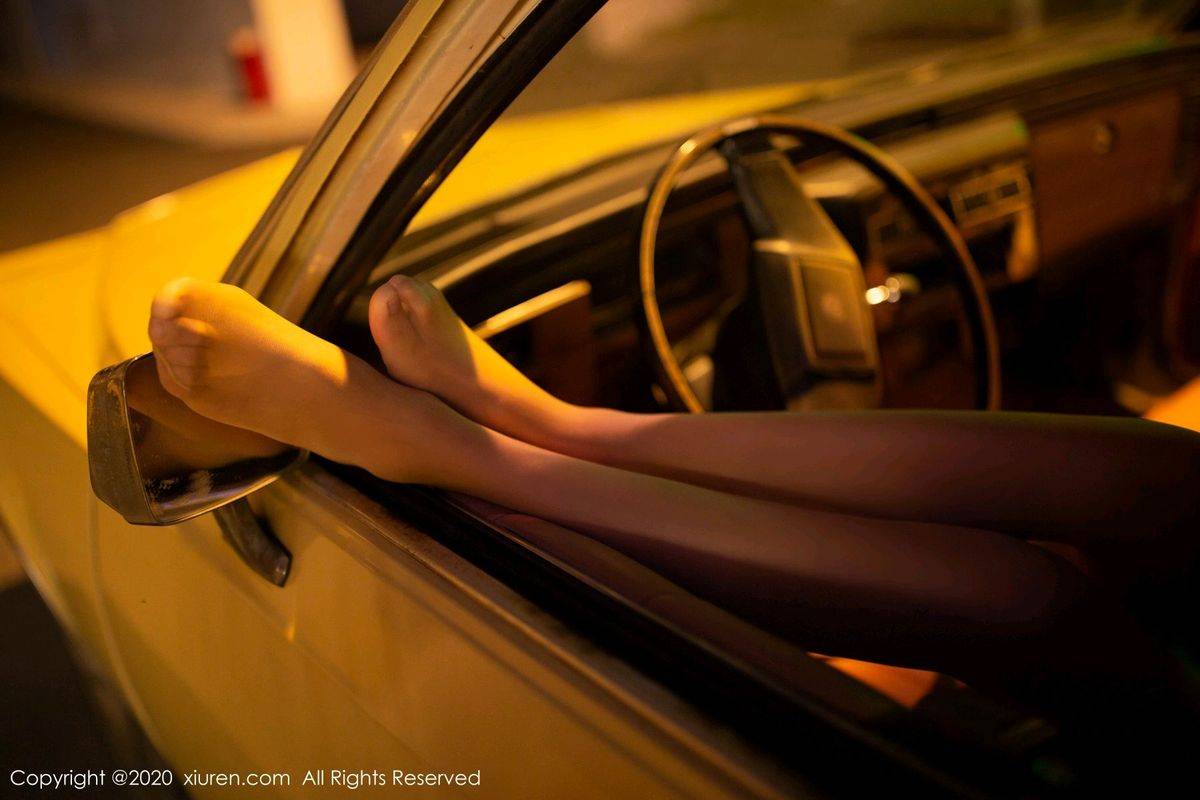 秀人网美女模特陆萱萱出租车司机演绎香车美女主题写真-19