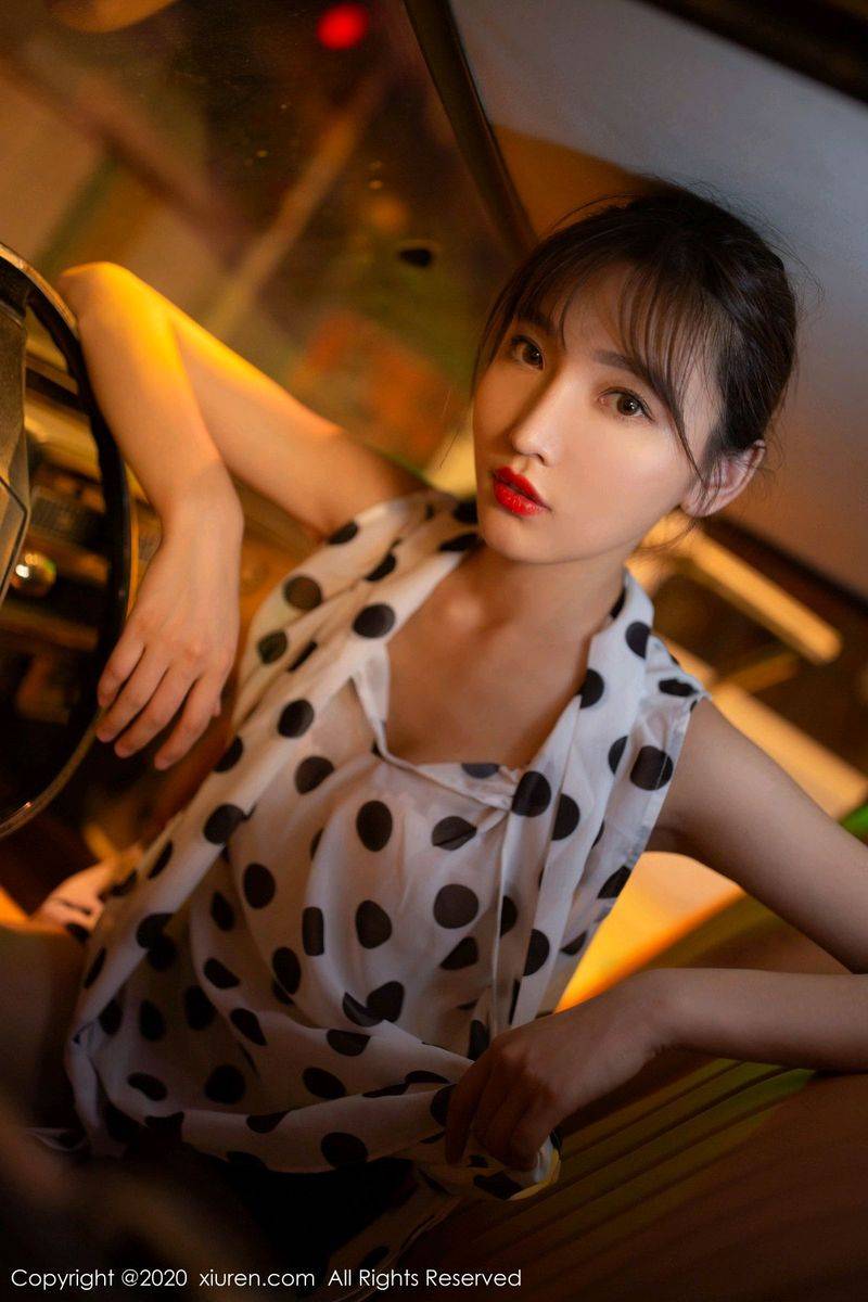秀人网美女模特陆萱萱出租车司机演绎香车美女主题写真-33