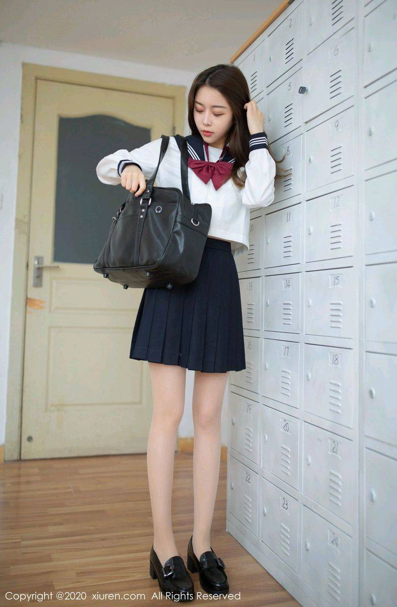 秀人网性感美女夏诗诗Sally丝袜美腿校园教室内衣诱惑写真