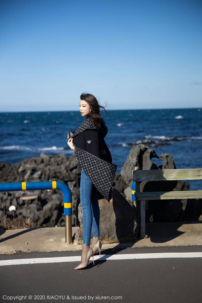 语画界性感女神芝芝Booty古典旗袍丝袜美腿济州岛私房旅拍-68