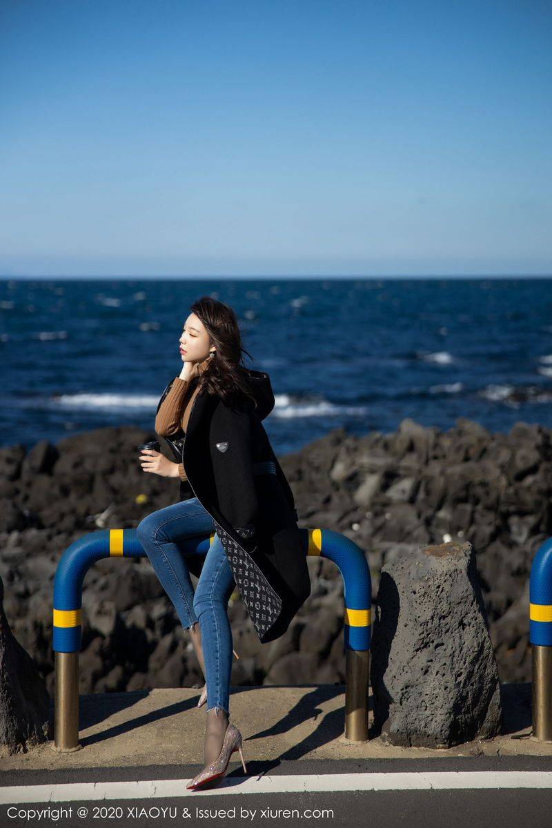 语画界性感女神芝芝Booty古典旗袍丝袜美腿济州岛私房旅拍-69