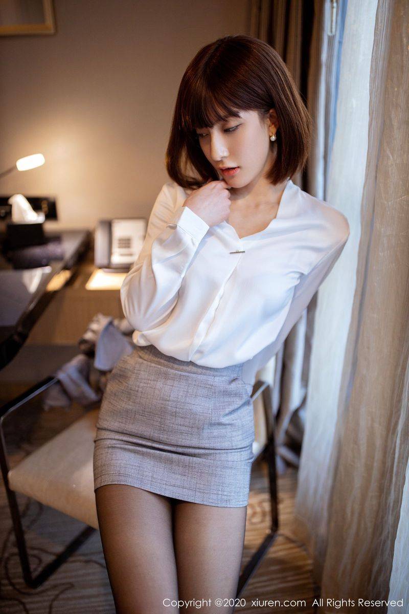 秀人网美女模特林文文yooki西装女秘书职场OL主题性感写真-25