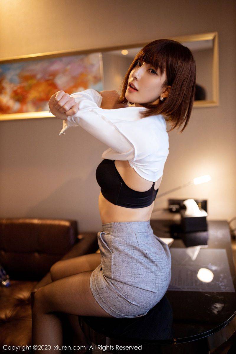秀人网美女模特林文文yooki西装女秘书职场OL主题性感写真-35