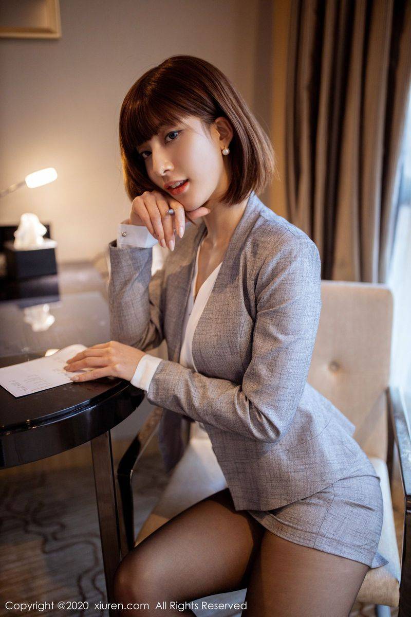 秀人网美女模特林文文yooki西装女秘书职场OL主题性感写真-68