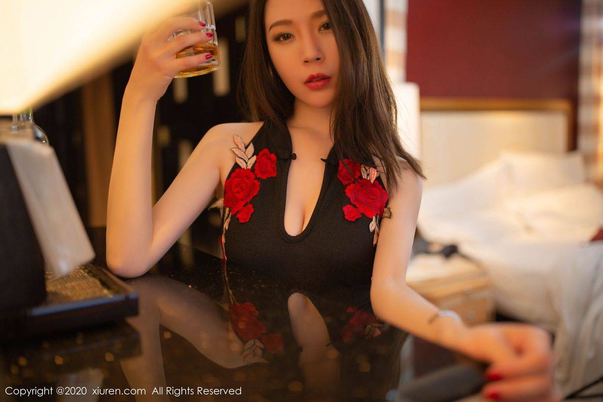 秀人网美女模特梦心玥拉斯维加斯黑丝内衣主题美国旅拍-18