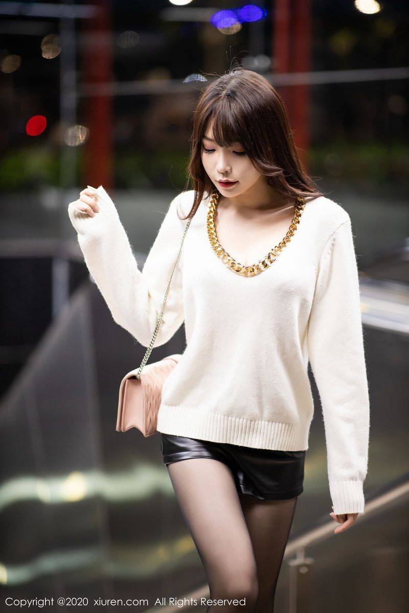 秀人网性感女神芝芝Booty黑丝美腿与镂空内衣系列诱惑写真-7