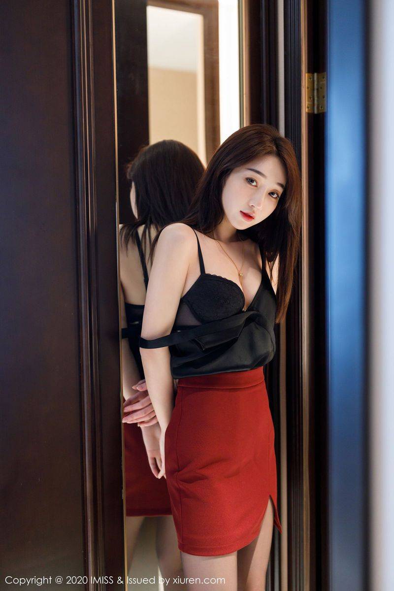 爱蜜社性感女神小九月黑丝美腿内衣诱惑娇柔欲滴足量写真