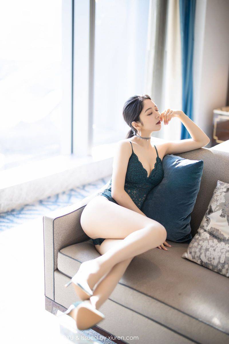 语画界性感女神Angela小热巴黑丝内衣与镂空吊带澳门旅拍-63