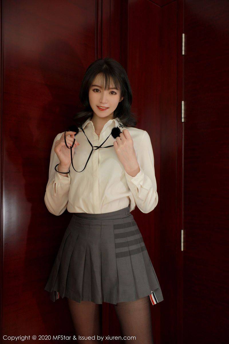 模范学院新人嫩模yoo优优黑丝美腿JK制服诱惑首套性感写真-16