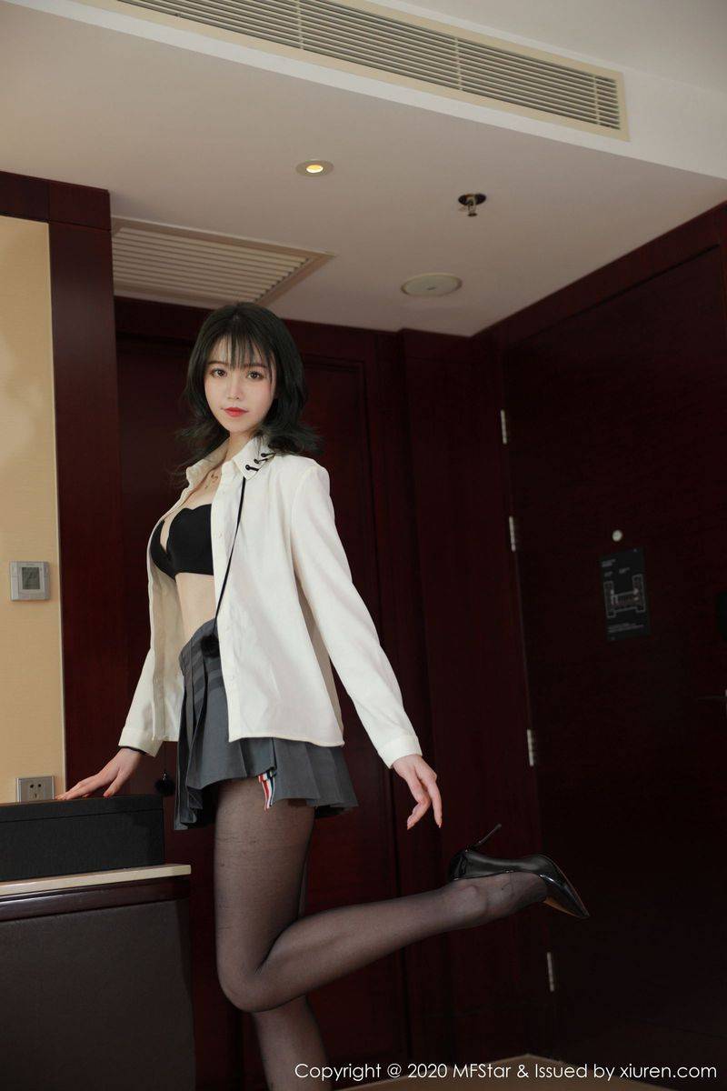 模范学院新人嫩模yoo优优黑丝美腿JK制服诱惑首套性感写真-24