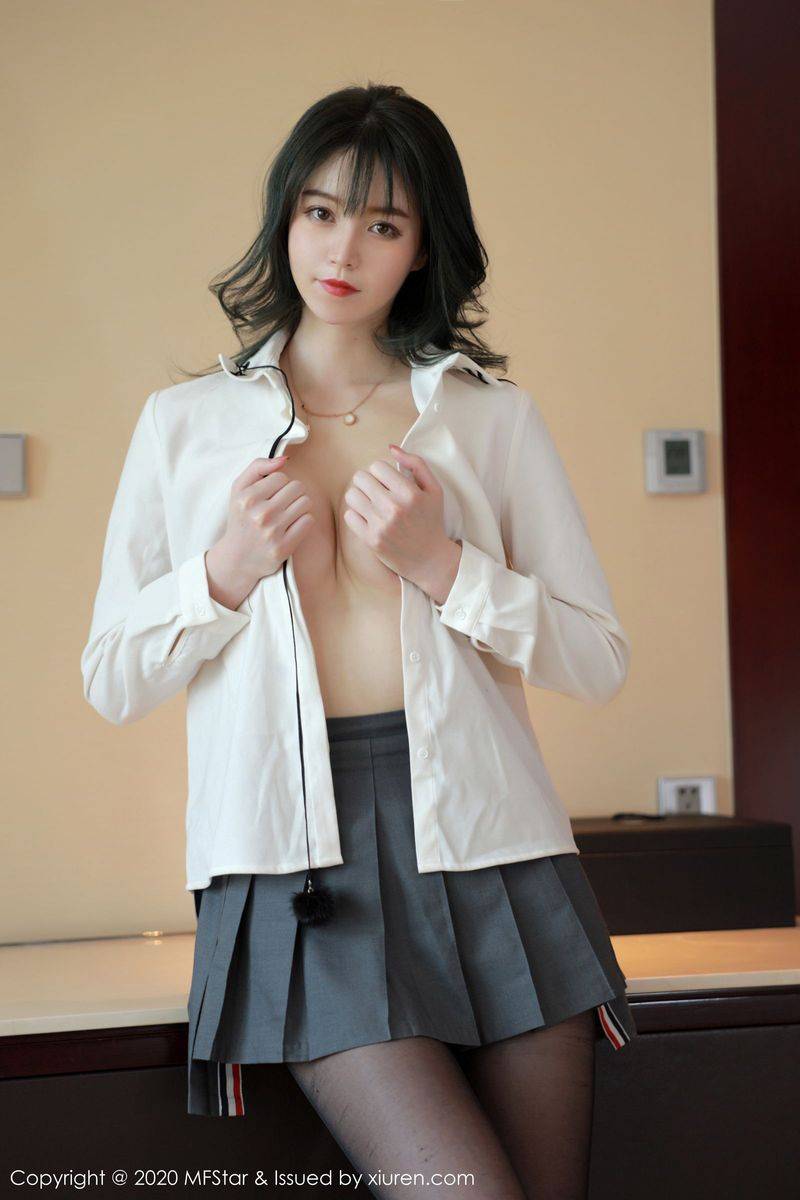 模范学院新人嫩模yoo优优黑丝美腿JK制服诱惑首套性感写真-32