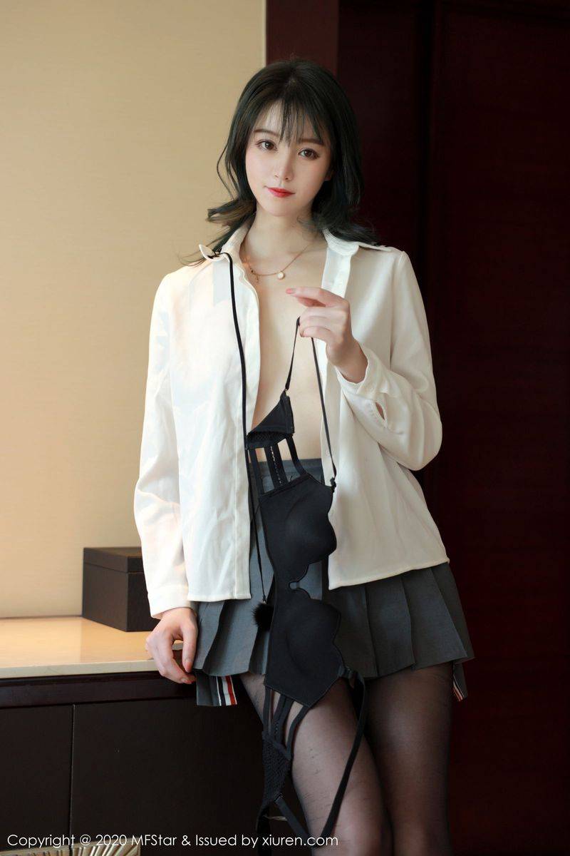 模范学院新人嫩模yoo优优黑丝美腿JK制服诱惑首套性感写真-31