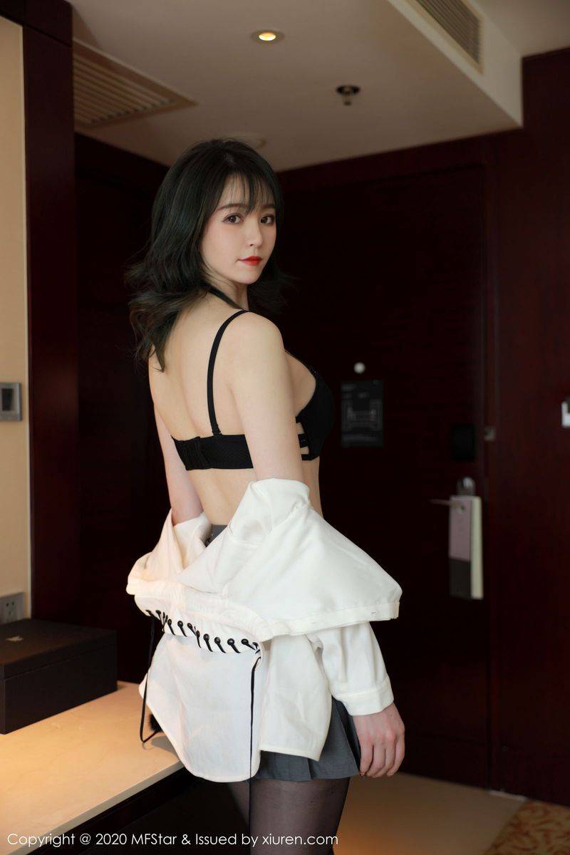 模范学院新人嫩模yoo优优黑丝美腿JK制服诱惑首套性感写真-27