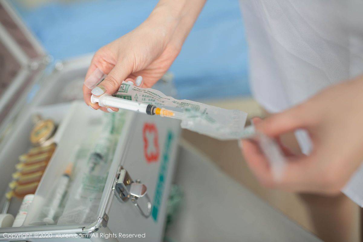 秀人网美女模特安然Maleah丝袜美腿护士制服主题性感写真-22