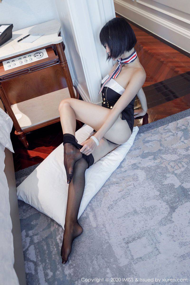 爱蜜社美女模特刘艺蕾空乘制服黑丝美腿白皙性感私房写真-40