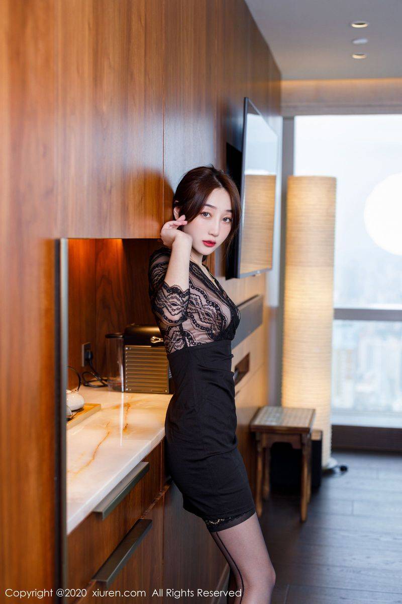 秀人网美女模特小九月丝袜美腿娇柔欲滴足控福利性感写真-9