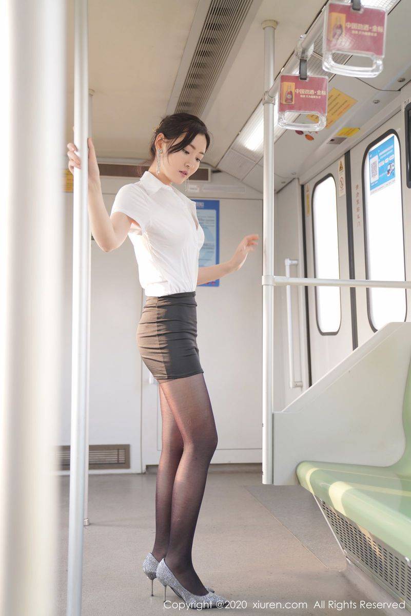 秀人网性感女神沈梦瑶黑丝美腿女秘书职场OL地铁场景写真-82