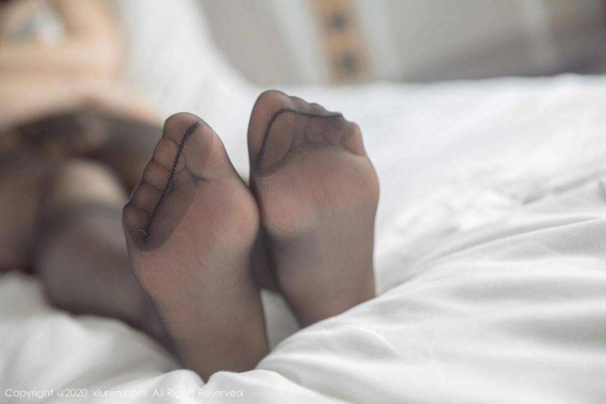 秀人网美女模特陈诗诗kiki惹火身段黑丝美腿内衣私房写真-13