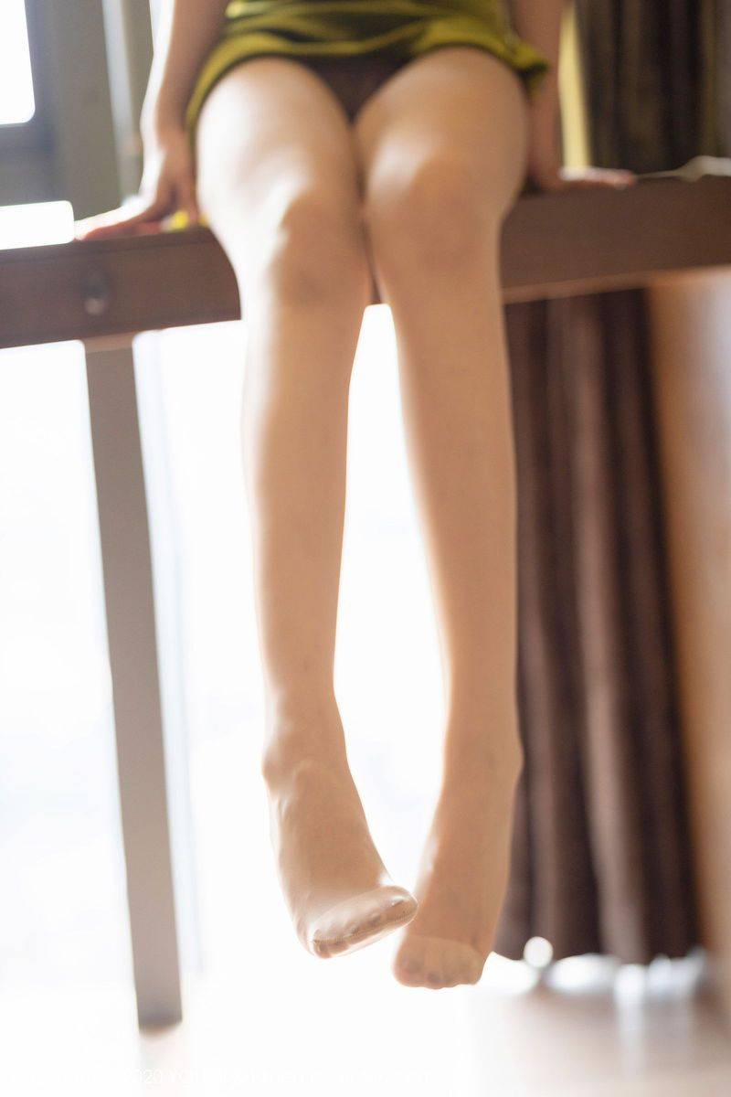 尤蜜荟美女模特徐安安典雅吊裙肉质丝袜修长美腿性感写真-54