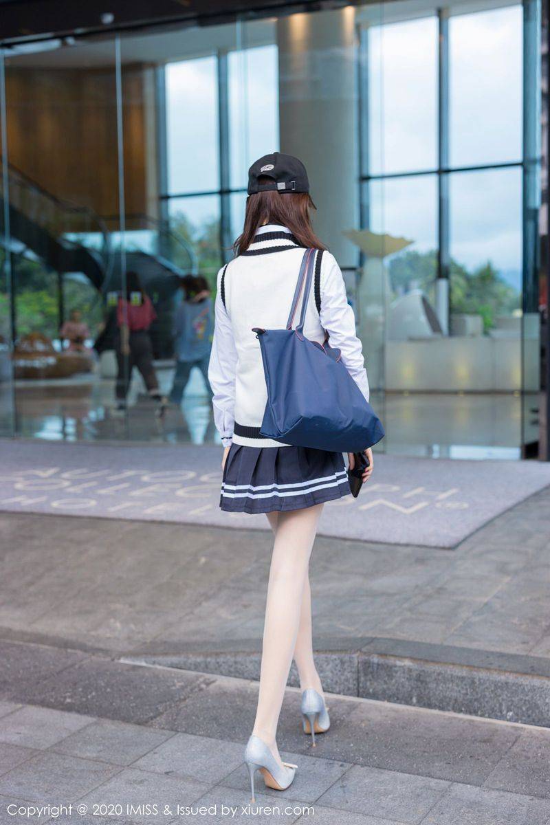 爱蜜社性感美女杨紫嫣Cynthia气质校服酒店剧情私房魅惑写真-4