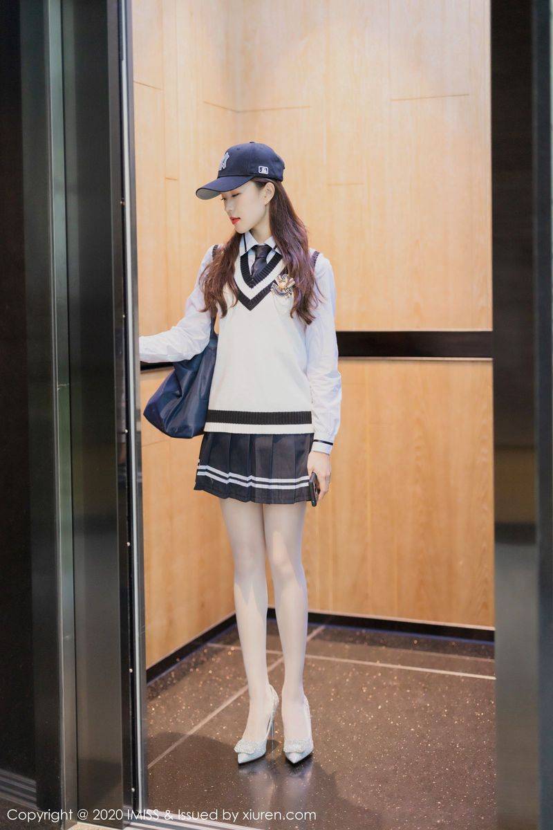 爱蜜社性感美女杨紫嫣Cynthia气质校服酒店剧情私房魅惑写真-8