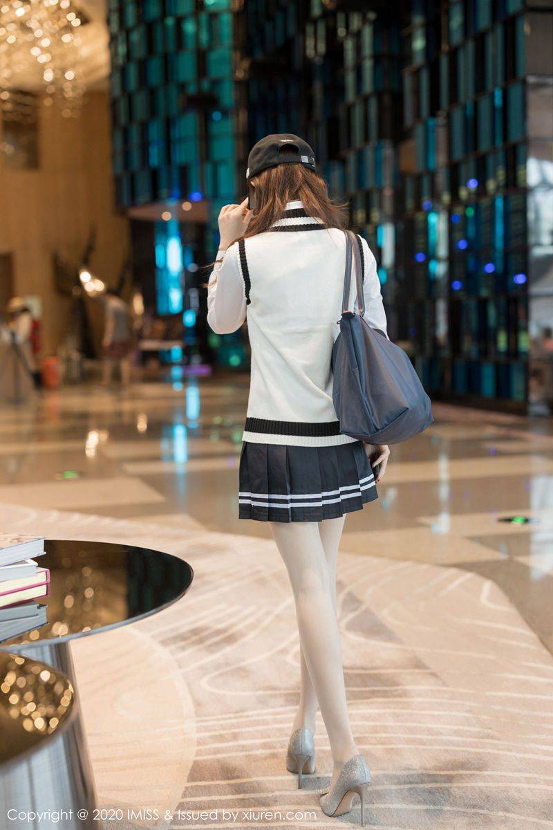 爱蜜社性感美女杨紫嫣Cynthia气质校服酒店剧情私房魅惑写真-6