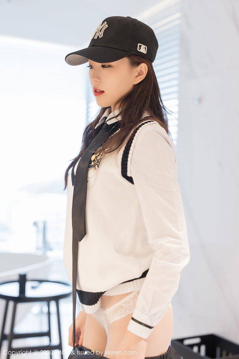 爱蜜社性感美女杨紫嫣Cynthia气质校服酒店剧情私房魅惑写真-23