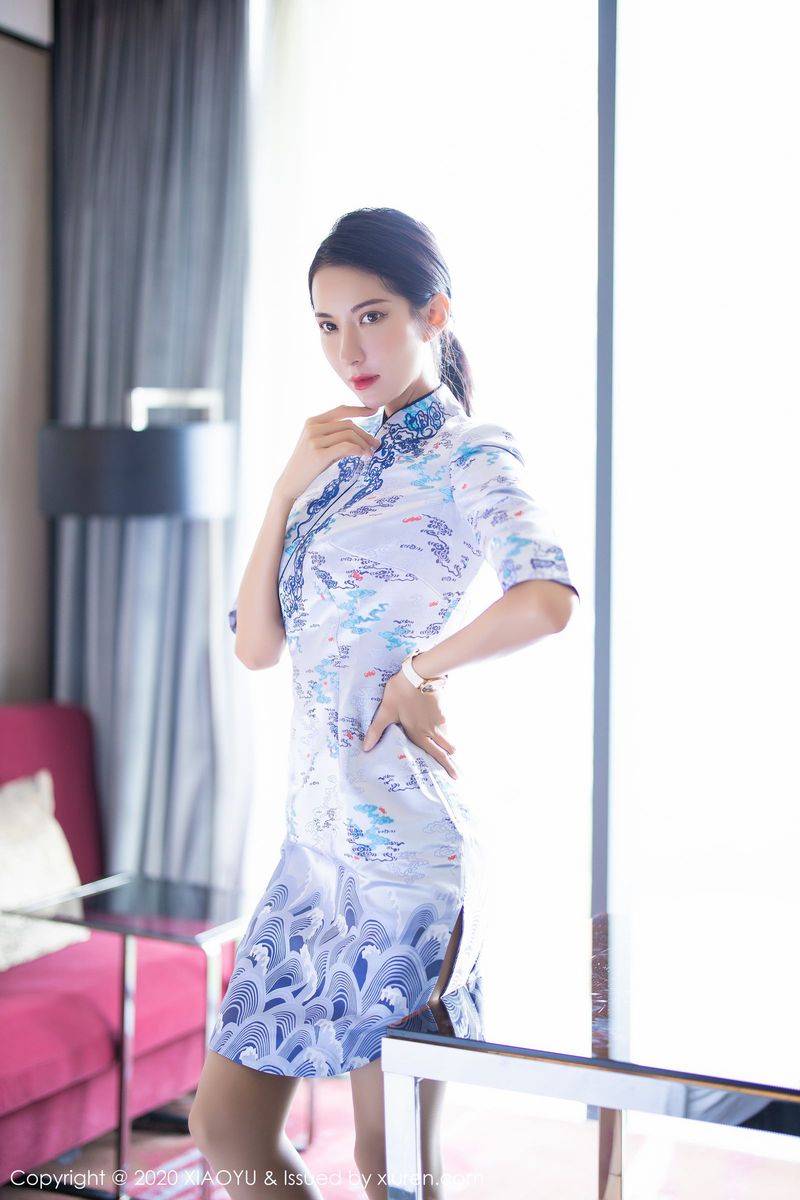 语画界性感女神陈良玲Carry青花瓷旗袍与丝袜美腿气质写真-13