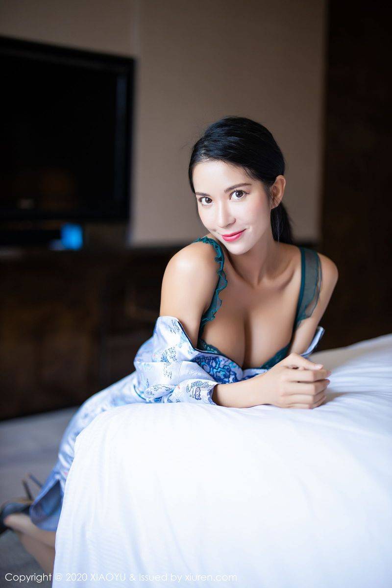 语画界性感女神陈良玲Carry青花瓷旗袍与丝袜美腿气质写真-29