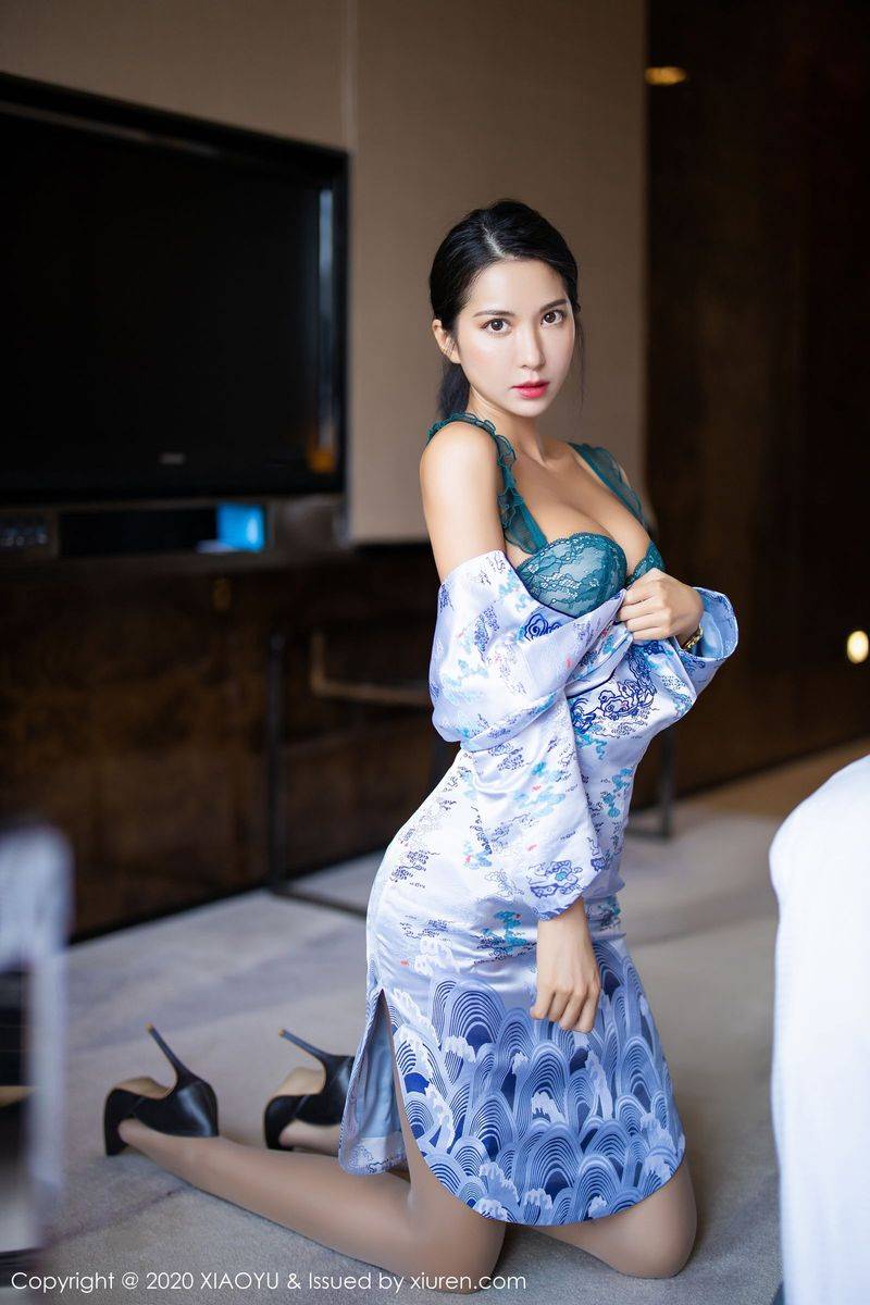 语画界性感女神陈良玲Carry青花瓷旗袍与丝袜美腿气质写真-33