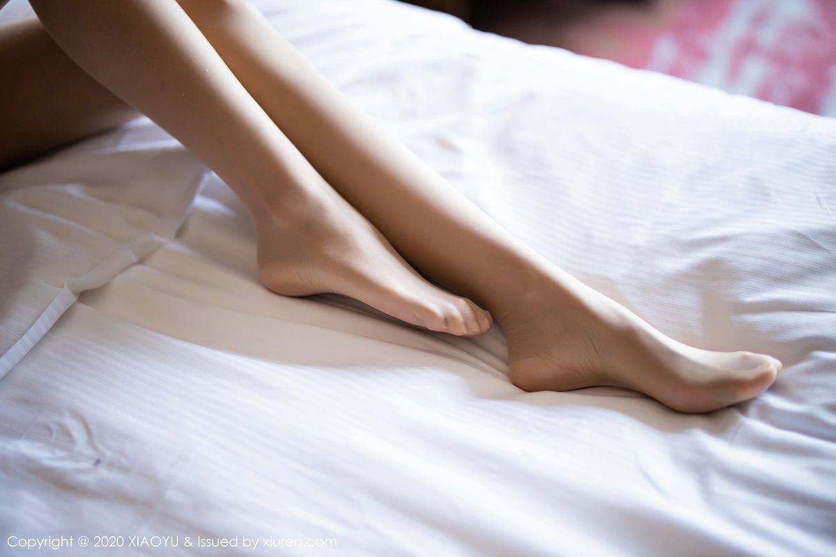 语画界性感女神陈良玲Carry青花瓷旗袍与丝袜美腿气质写真-53