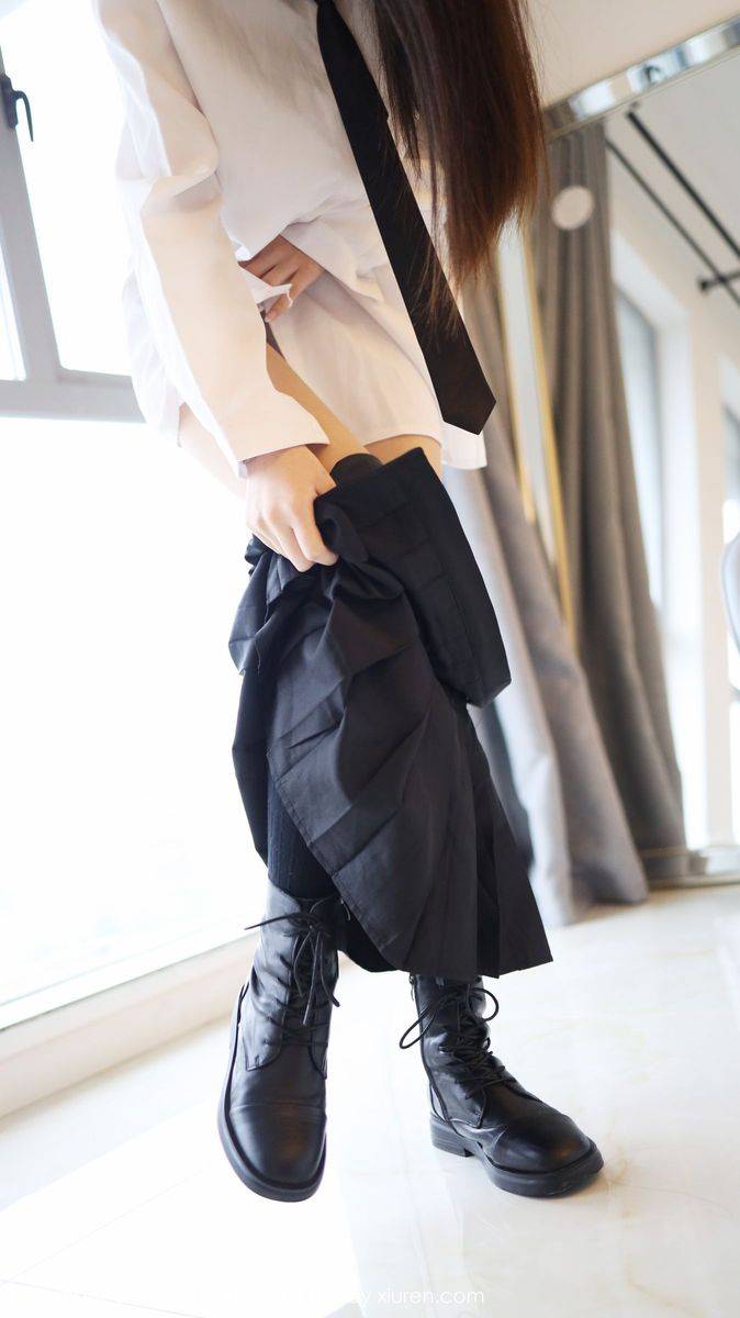 美媛馆性感美女Laura张小妮白衬衫修长美腿JK制服诱惑写真-8